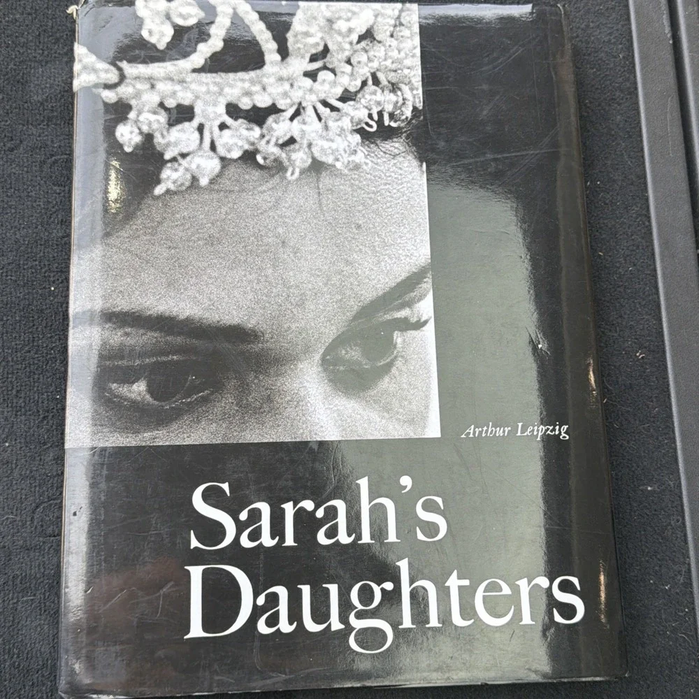 Sarah's Daughters by Arthur Leipzig HC DJ 1st Ed 1988‎